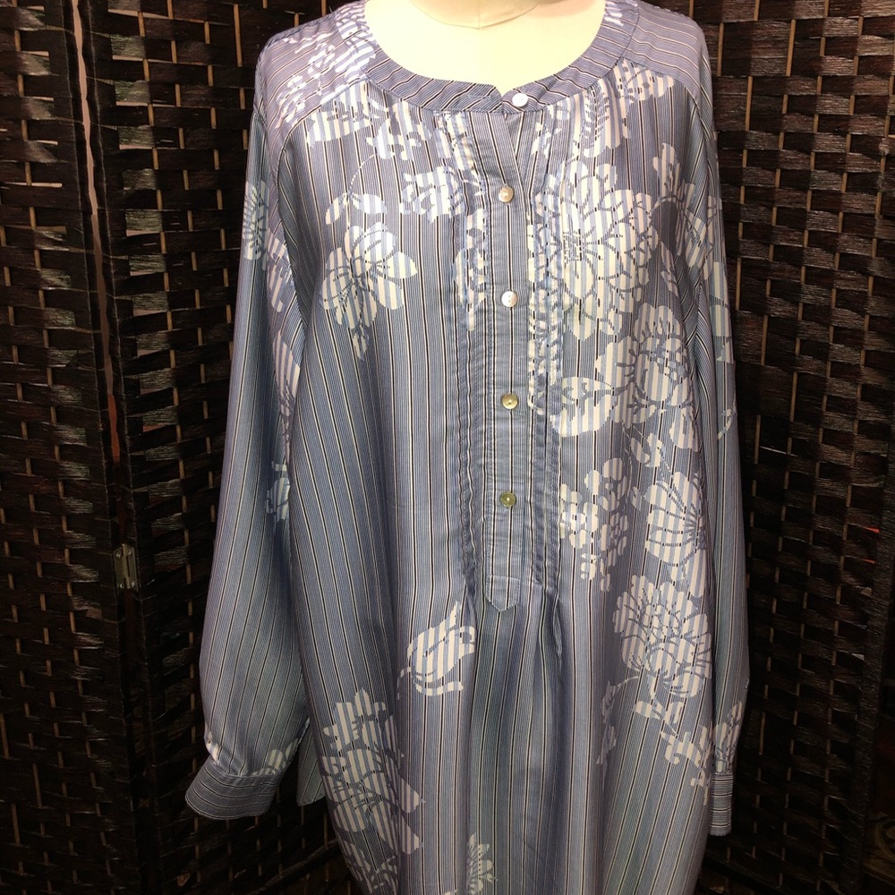 Light blue floral top 1x